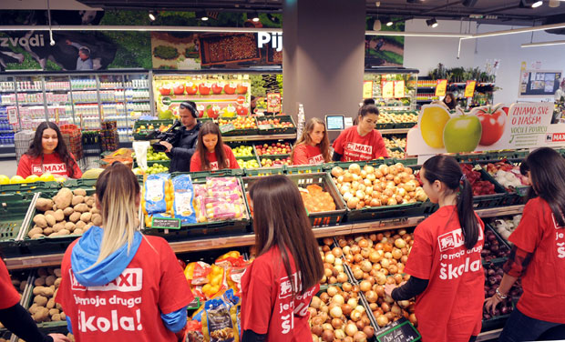 Уче уз рад и примају плату!